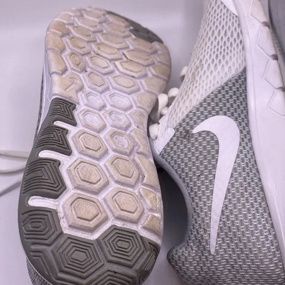 Nike White sneaker tennis shoe size 6.5 - Picture 9 of 10